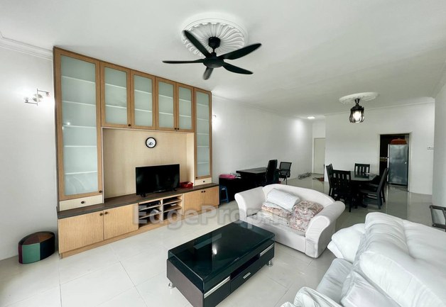 WELL MAINTAINED- EAST LAKE RESIDENCE CONDOMINIUM , Selangor, Seri Kembangan