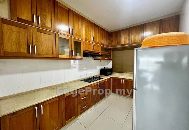 WELL MAINTAINED- EAST LAKE RESIDENCE CONDOMINIUM , Selangor, Seri Kembangan