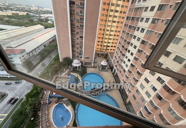 USJ19 RHYTHM AVENUE, Subang Jaya,  3rooms 2baths Fully Aircond, Selangor, USJ