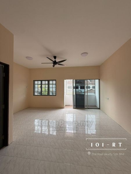 💖Good Condition!! Double Storey House @ Taman Manggis Jaya Banting For Rent, Selangor, Banting