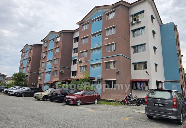 Iris Apartment, Taman Saujana Utama