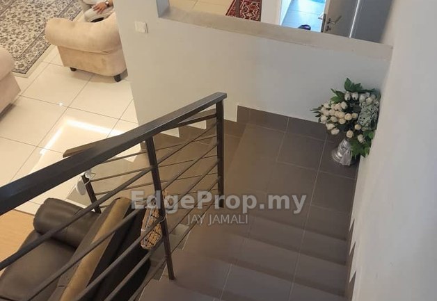 Rumah Teres 2 Tingkat End Lot Untuk Disewa di Taman Ruby Dengkil Berhampiran Putrajaya, Cyberjaya & KLIA, Selangor, Dengkil