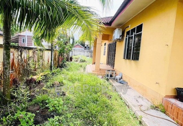Banglo Kampung Mak Chili, Kemaman, Terengganu, Kemaman