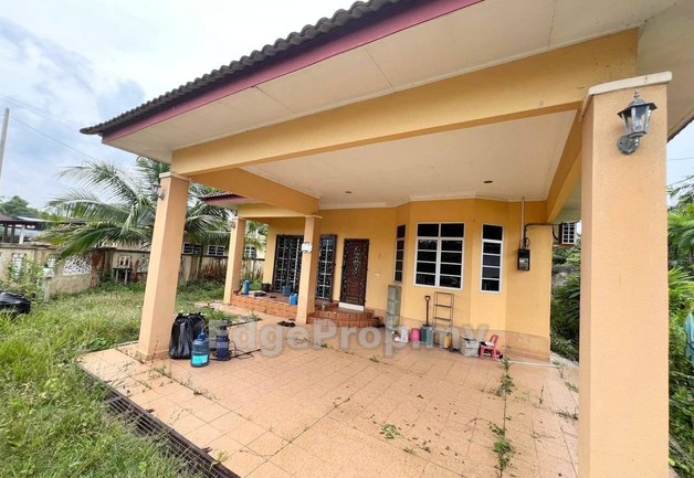 Banglo Kampung Mak Chili, Kemaman, Terengganu, Kemaman