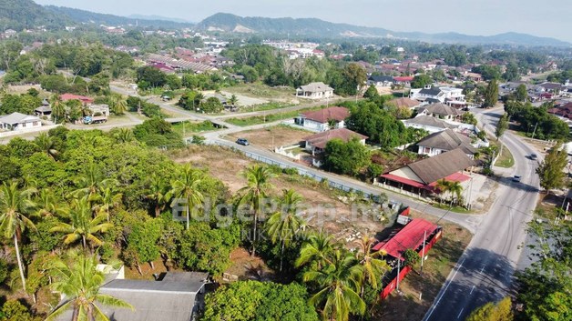 (Tepi Jalan, Tanah Rata, Geran Individu) Tanah Kediaman, Jalan Lapangan Terbang, Sura, Dungun, Terengganu, Dungun
