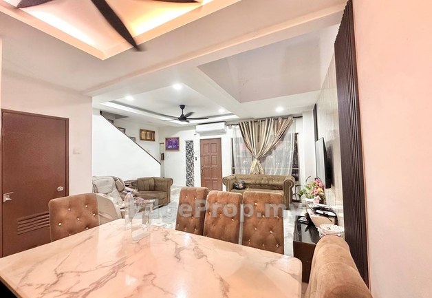 DEKAT SURAU- DOUBLE STOREY TAMAN PINGGIRAN USJ1, Selangor, USJ