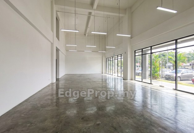 Nilai Freehold 4 Storey Shop Bandar Baru Nilai Putra Nilai Negeri Sembilan, Negeri Sembilan, Nilai