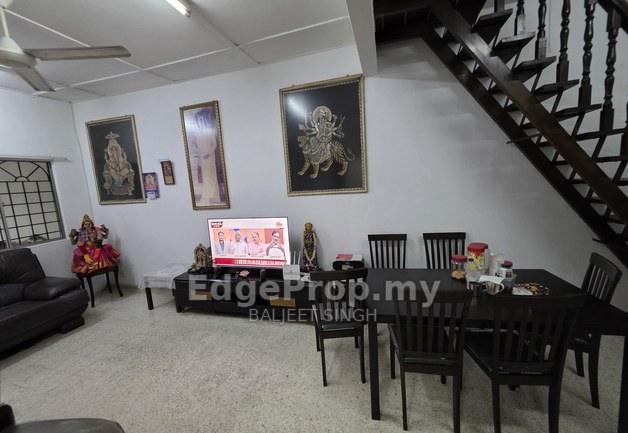 WIDE SINGLE STOREY WITH LONG DRIVEWAY IN SS3 KELANA JAYA, Selangor, Kelana Jaya
