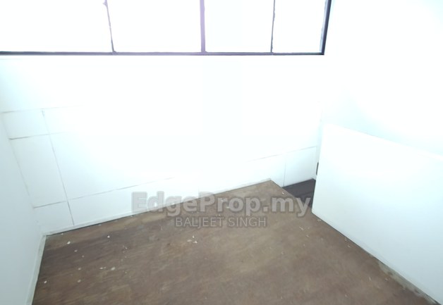 WIDE SINGLE STOREY WITH LONG DRIVEWAY IN SS3 KELANA JAYA, Selangor, Kelana Jaya