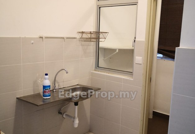 Super Cheap High Floor Klcc View Partially Furnished Unit For Sale, Kuala Lumpur, Kampung Pandan