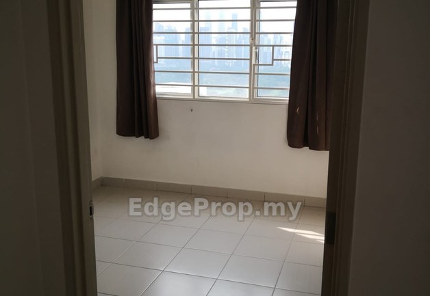 Super Cheap High Floor Klcc View Partially Furnished Unit For Sale, Kuala Lumpur, Kampung Pandan