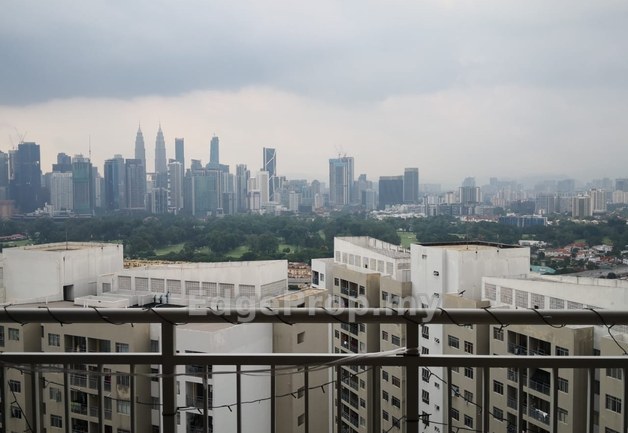 Super Cheap High Floor Klcc View Partially Furnished Unit For Sale, Kuala Lumpur, Kampung Pandan