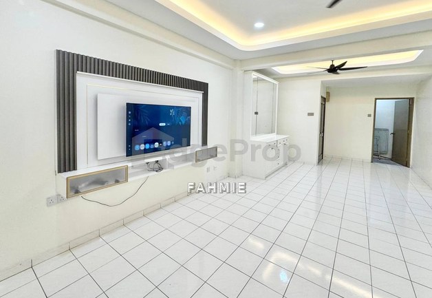 Fully renovated. Tiara Kelana Condominium. Petaling Jaya., Selangor, Petaling Jaya