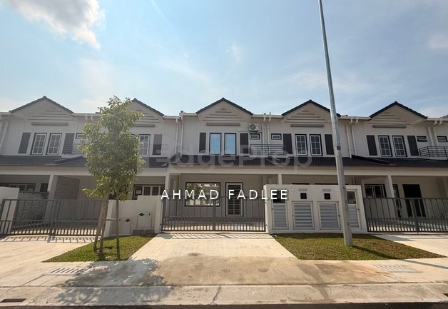 M Senyumia Salak Tinggi Sepang, 2 Storey Terrace For Rent, Good Condition, Selangor, Sepang