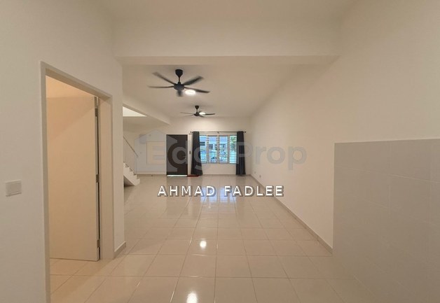 M Senyumia Salak Tinggi Sepang, 2 Storey Terrace For Rent, Good Condition, Selangor, Sepang