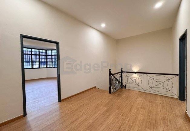 Taman Dato Chellam @ Ulu Tiram, Double Storey Terrace For Sale Renovated, Full Loan Unit, Johor, Ulu Tiram