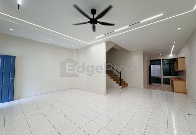Taman Dato Chellam @ Ulu Tiram, Double Storey Terrace For Sale Renovated, Full Loan Unit, Johor, Ulu Tiram