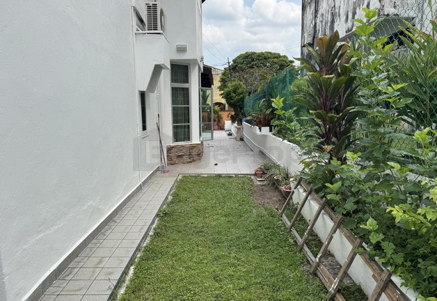 Luxurious double-storey freehold semi-D at Jalan 6 Ampang Jaya Ampang Selangor, Selangor, Ampang