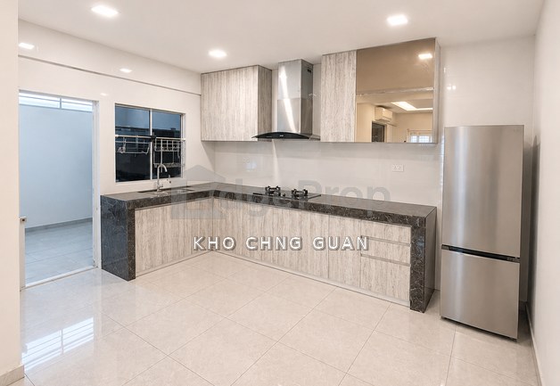 𝐏𝐮𝐜𝐡𝐨𝐧𝐠 𝐔𝐭𝐚𝐦𝐚 𝟐 𝐒𝐭𝐲 𝐄𝐧𝐝𝐥𝐨𝐭 𝟏𝟎 𝐟𝐞𝐞𝐭 𝐄𝐱𝐭𝐫𝐚 𝐥𝐚𝐧𝐝 𝐊𝐭𝐜𝐡𝐞𝐧 & 𝐂𝐚𝐫 𝐏𝐨𝐫𝐜𝐡 𝐅𝐮𝐥𝐥𝐲 𝐄𝐱𝐭𝐞𝐧𝐝 𝐌𝐨𝐝𝐞𝐫, Selangor, Puchong