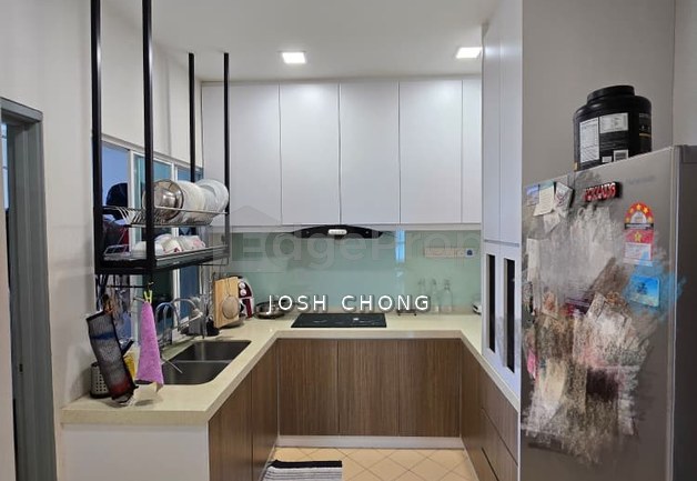 Beautiful Home Mid Floor Tastefully Renovated Walking To LRT Station and Amenities, Selangor, Puchong