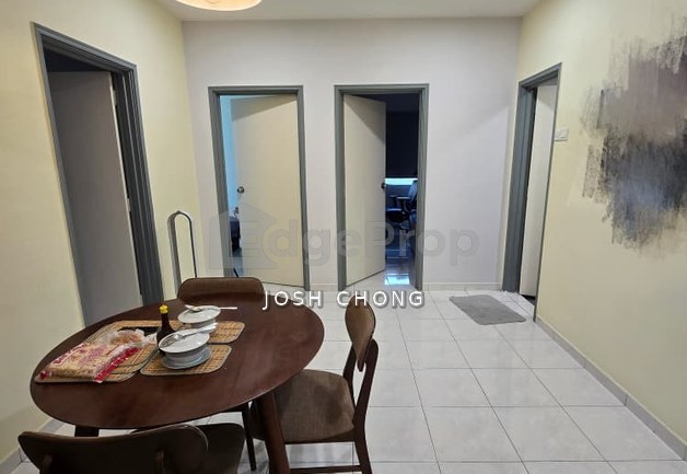 Beautiful Home Mid Floor Tastefully Renovated Walking To LRT Station and Amenities, Selangor, Puchong