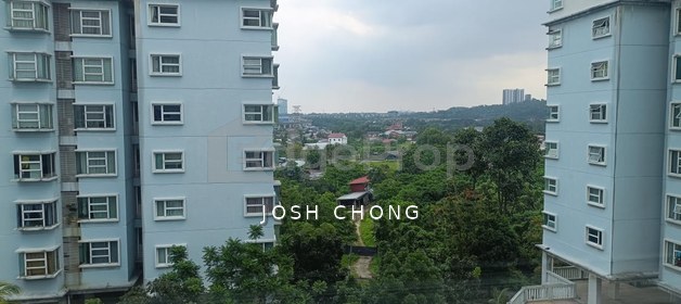 Beautiful Home Mid Floor Tastefully Renovated Walking To LRT Station and Amenities, Selangor, Puchong