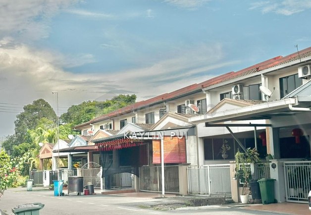 Double Storey Intermediate House 8th Mile, Taman Hillview for sale, Sarawak, Kuching