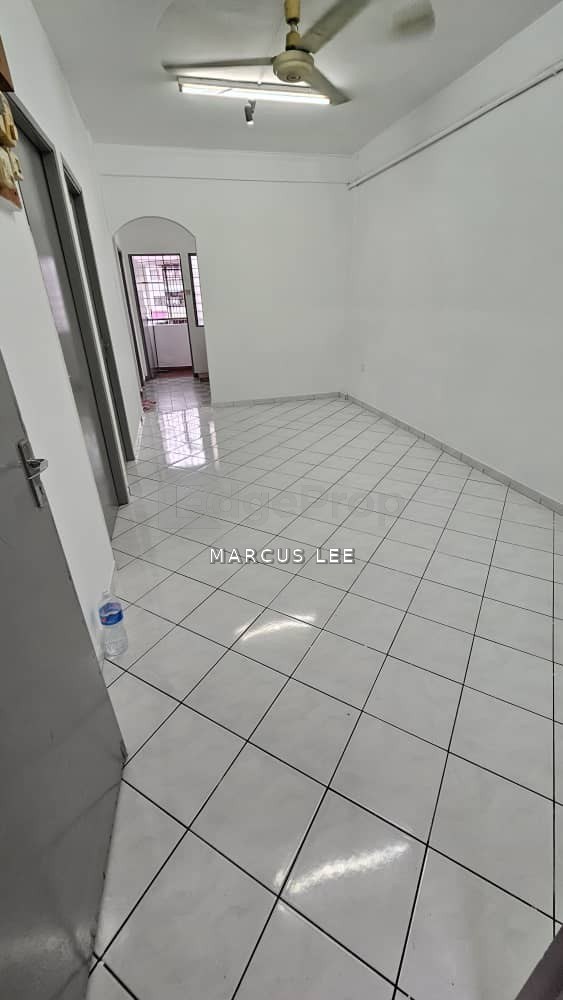 Pandan Indah Merpati Court for rental, Near LRT Cahaya, Ground floor, 3 rooms 1 bath, Selangor, Ampang