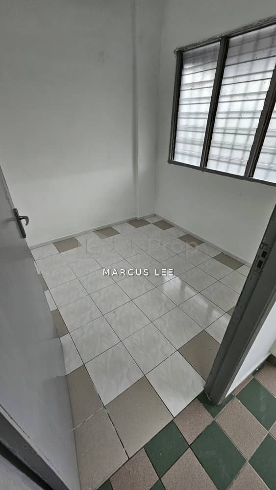 Pandan Indah Merpati Court for rental, Near LRT Cahaya, Ground floor, 3 rooms 1 bath, Selangor, Ampang
