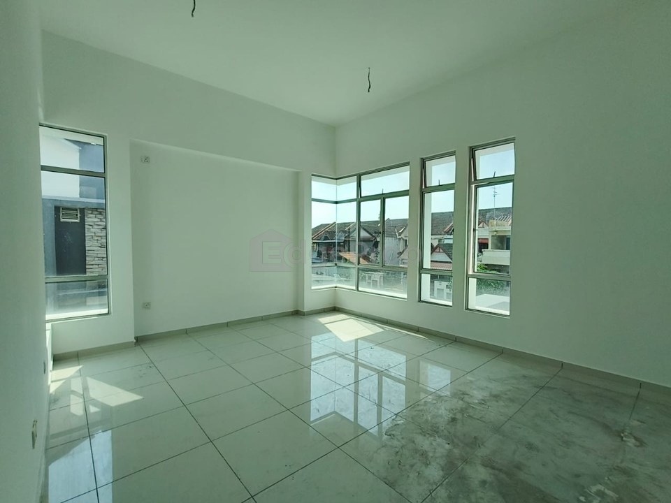 To Sale Jalan utama, Mutiara Rini, JB, Johor, Skudai