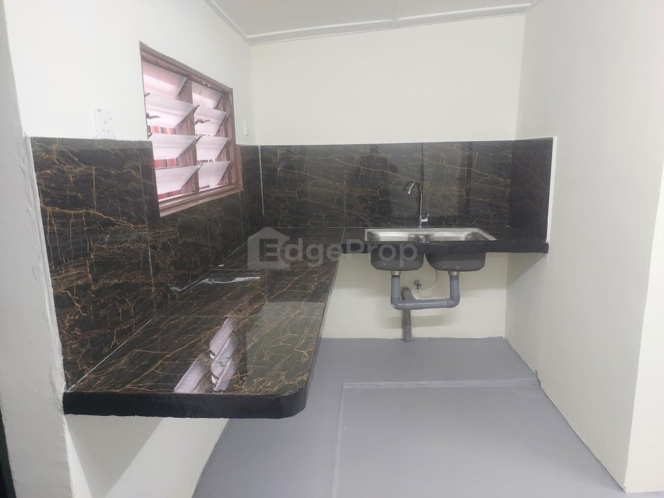 Seksyen 8 Petaling Jaya House 6 Room 22x75 Kitchen Tabletop For Rent, Selangor, Petaling Jaya
