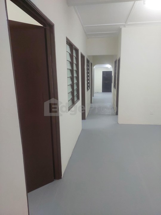 Seksyen 8 Petaling Jaya House 6 Room 22x75 Kitchen Tabletop For Rent, Selangor, Petaling Jaya