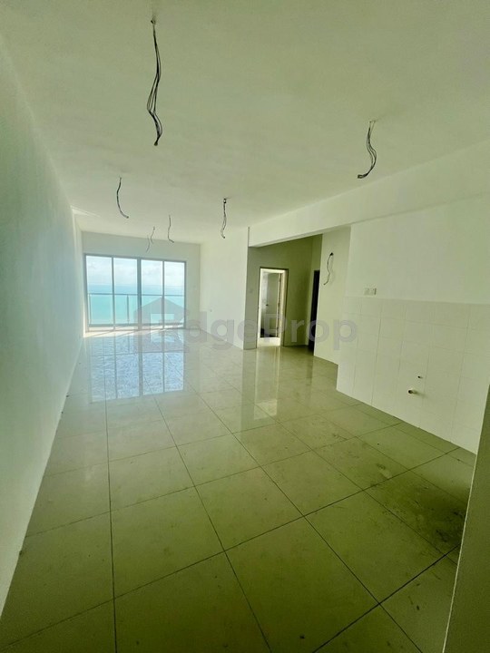 10 Island Resort 1100sf Condominium Seaview Located in Batu Ferringhi , Penang, Batu Ferringhi