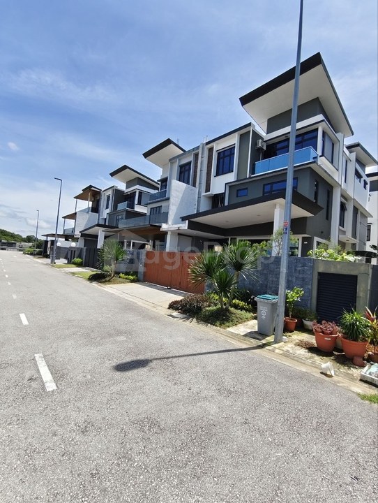 Nusa Sentral 3 Storey Semi D Unblock View, Johor, 