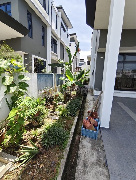 Nusa Sentral 3 Storey Semi D Unblock View, Johor, 