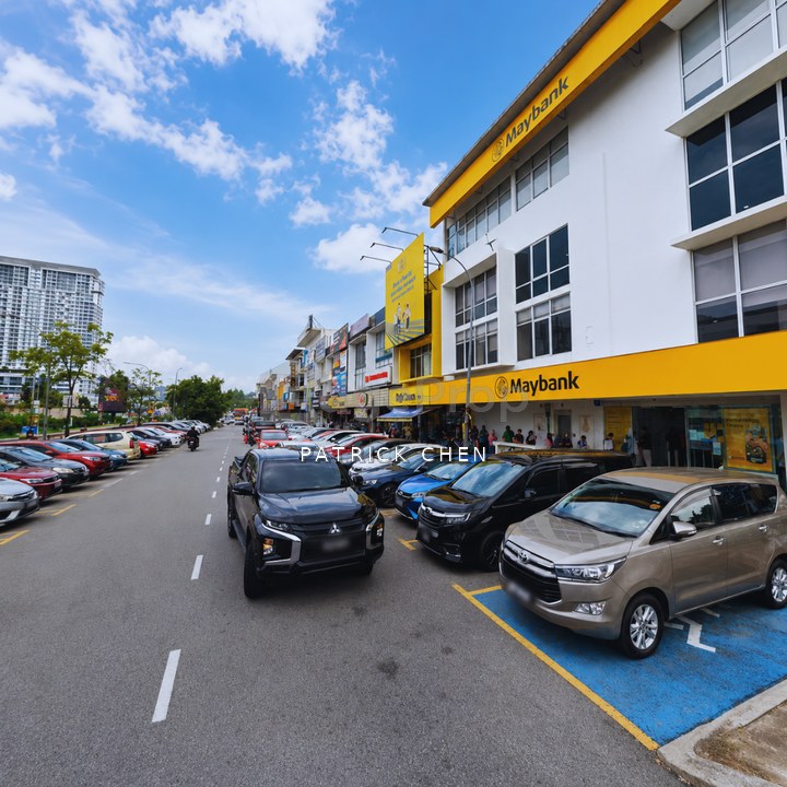 C180, Dataran Traders Square
