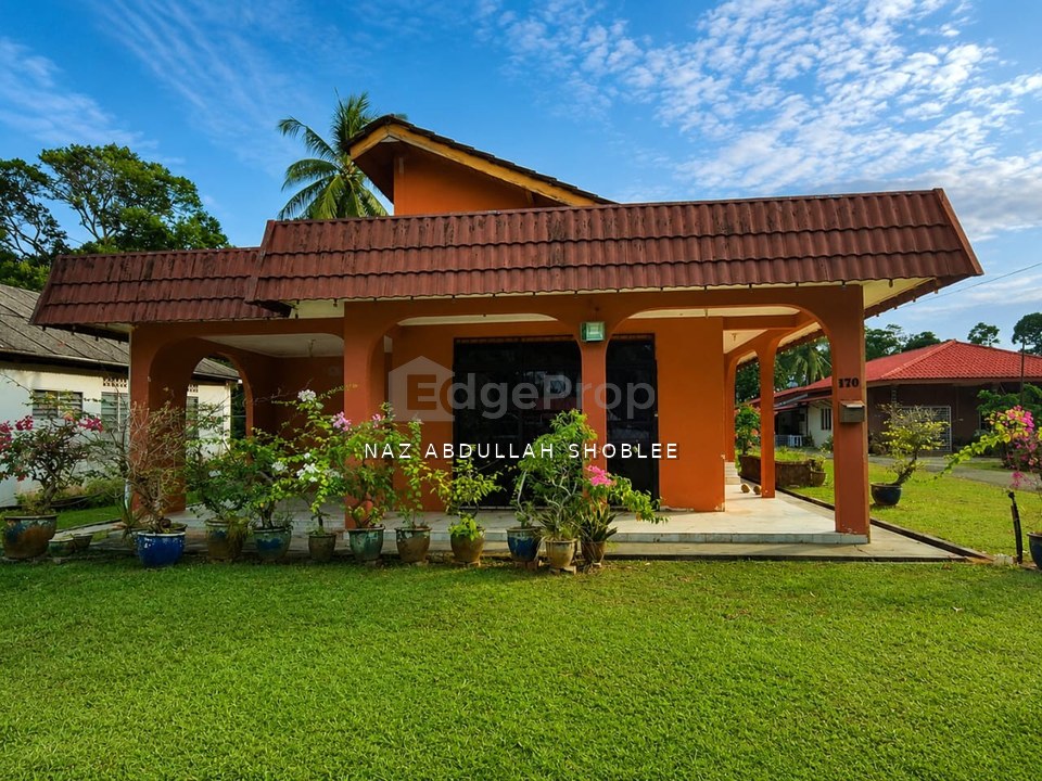 FACING MAIN ROAD | Agriculture Land + Single Storey Detached | 31,301 SF | Jalan Temenggung Ahmad, Off Parit Besar Darat, Muar