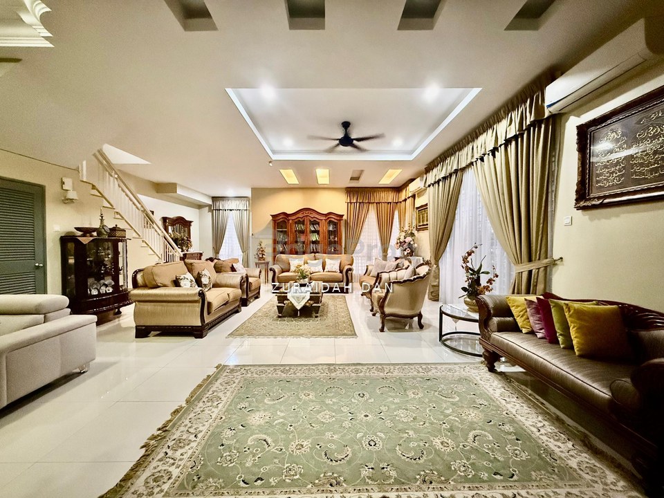 FULLY RENOVATED! 2 Storey Semi D Impian Makmur, Saujana Impian, Kajang, Selangor, Kajang