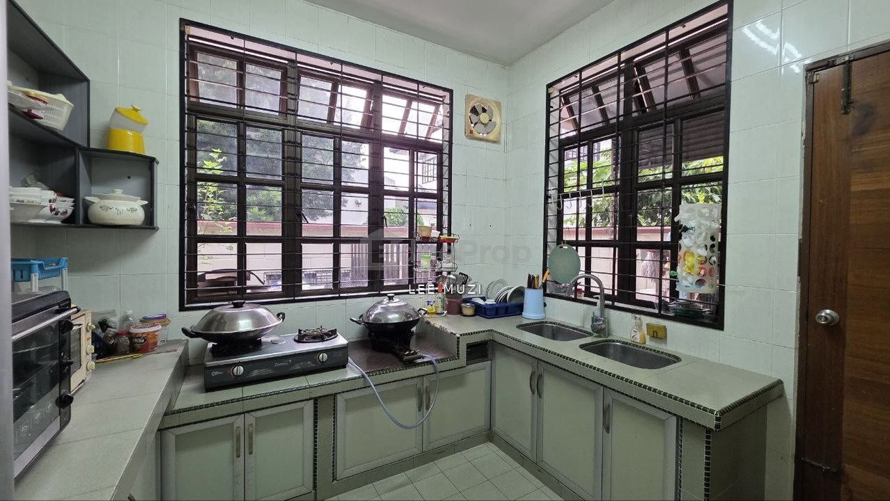 TAMAN GOLF NEAR TIGER LANE IPOH TOWN AMPANG DOUBLE STOREY BUNGALOW FOR SALE, Perak, Ipoh