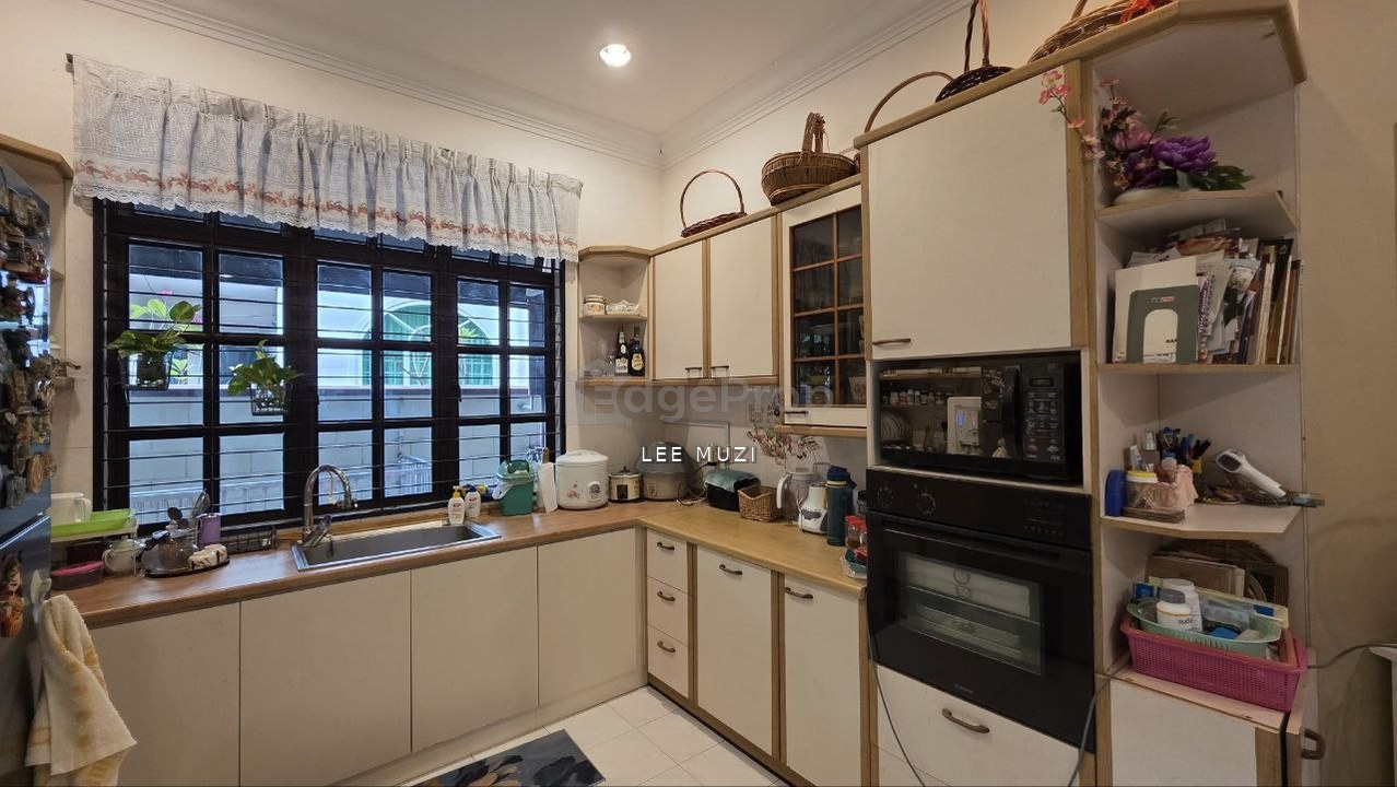 TAMAN GOLF NEAR TIGER LANE IPOH TOWN AMPANG DOUBLE STOREY BUNGALOW FOR SALE, Perak, Ipoh