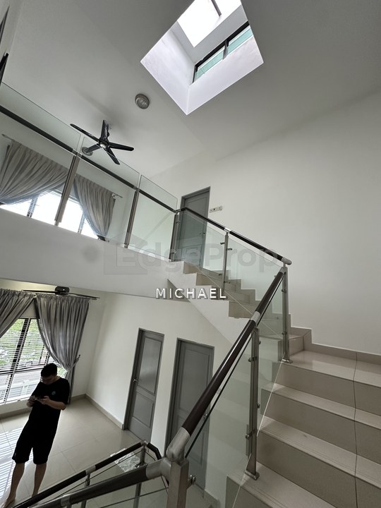 Cheap 3 storey terrace endlot, Selangor, Batu 9th Cheras