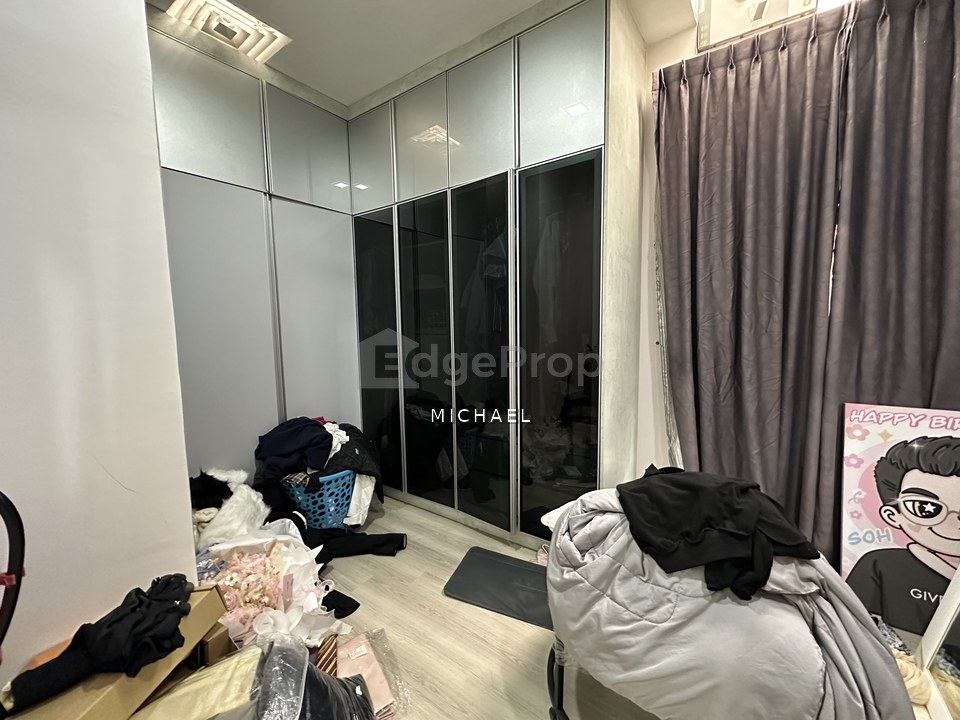 Cheap 3 storey terrace endlot, Selangor, Batu 9th Cheras
