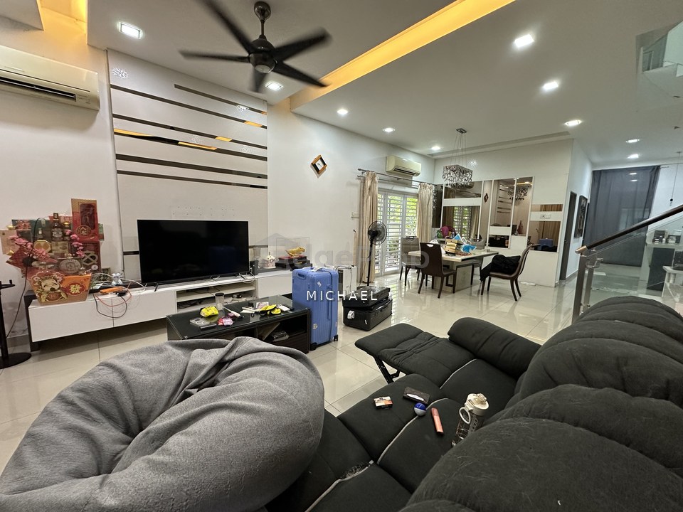 Cheap 3 storey terrace endlot, Selangor, Batu 9th Cheras