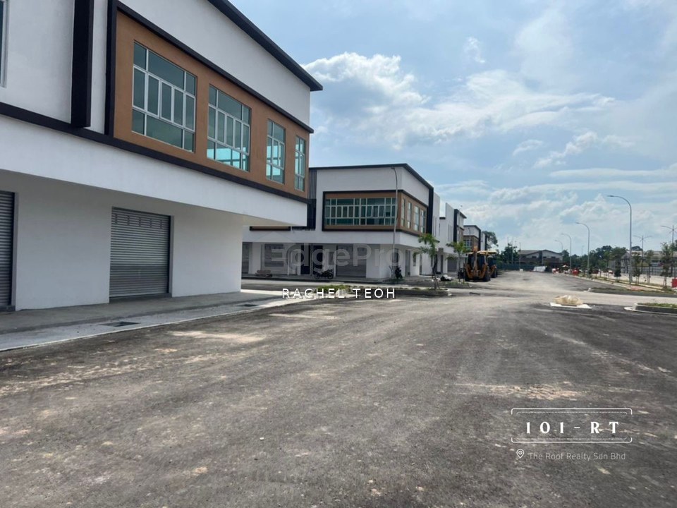 Limited Nice Corner!!  Corner Lot Double Storey Shop @ Jenjarom Scientex For Rent