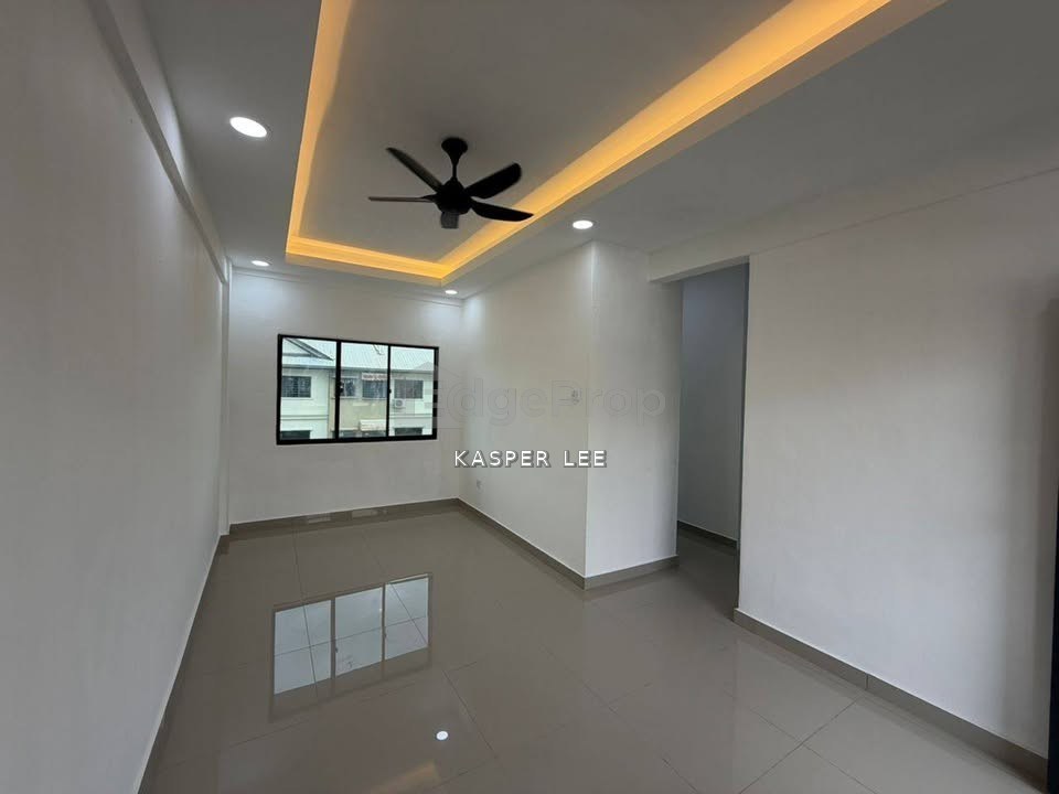 Taman Pontian Utama Flat For Sale Fully Renovated Level 4 Unit, Johor, Pontian