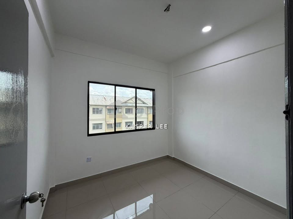 Taman Pontian Utama Flat For Sale Fully Renovated Level 4 Unit, Johor, Pontian