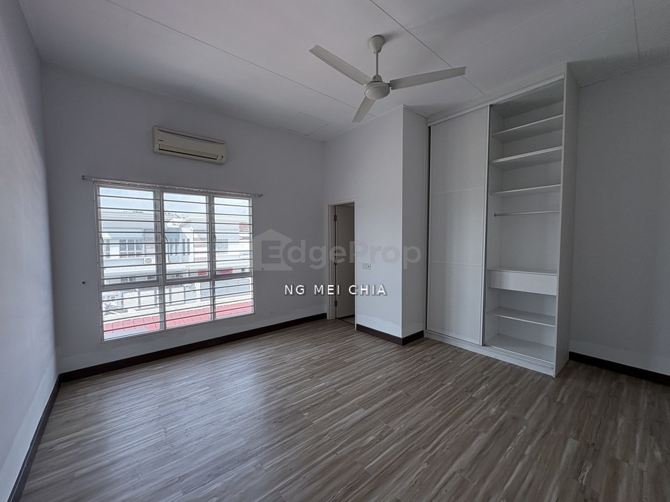 Tastefully renovated, practical layout, very well maintained house, equipped with dry & wet kitchen, Selangor, Setia Alam/Alam Nusantara