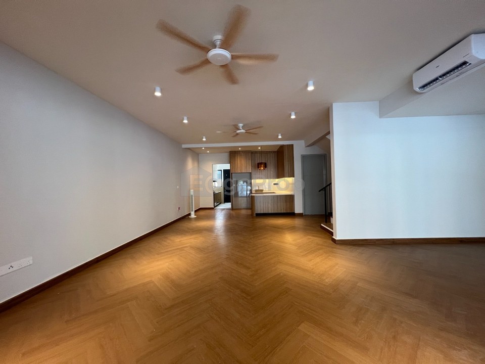 East 57 (Residensi Laman Timur)