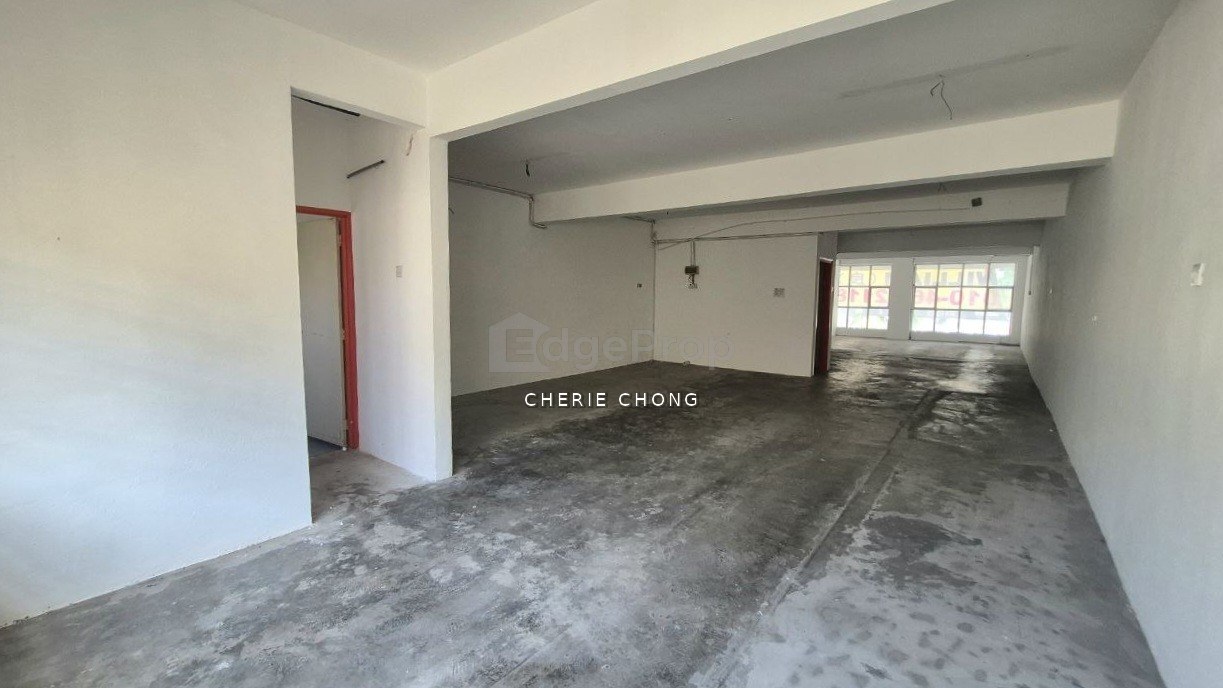 Bandar Siber Botani 3 Storey Shoplot Facing Main Road With Glass Door & Roller Shutters , Perak, Ipoh