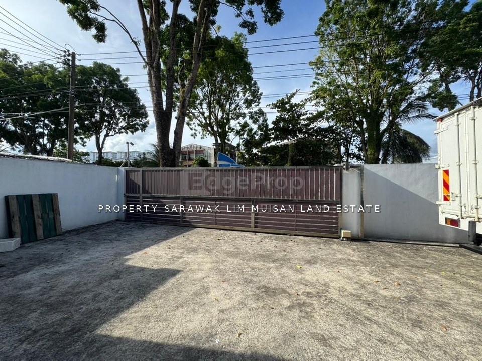 Fully-renovated: Semi Detached Warehouse at Bintawa Industrial Estate in Kuching for Sale, Sarawak, Kuching